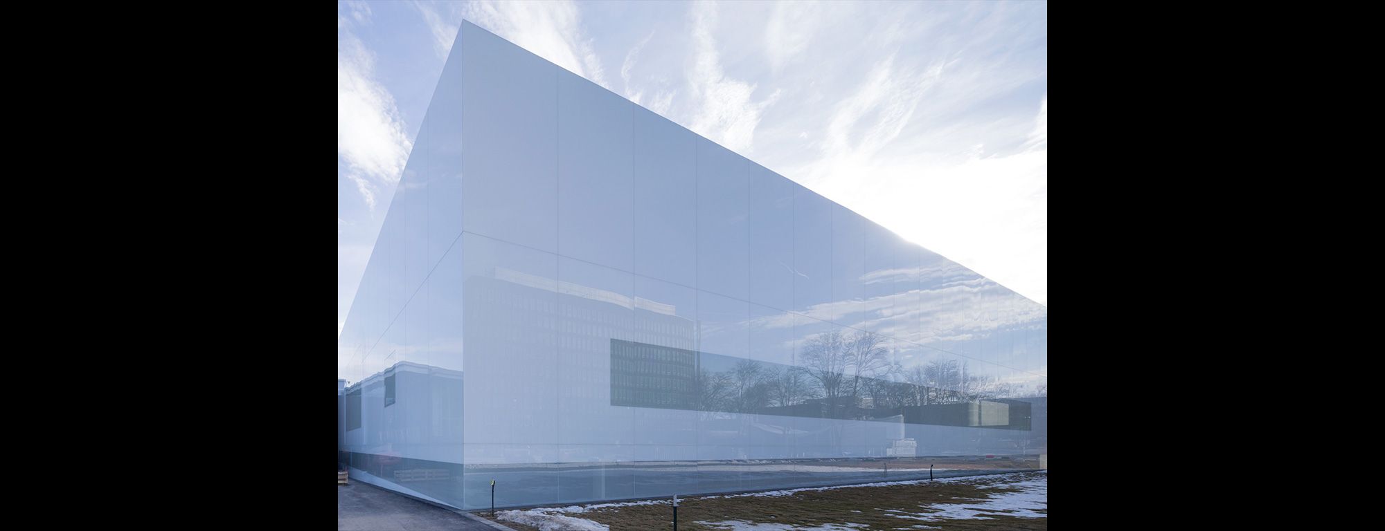 The Corning Museum of Glass combined Saflex Structural with Vanceva Whites 